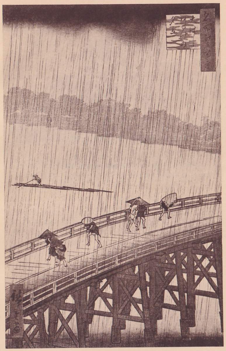 Tall print of a sudden downpour over a river: dense straight lines of rain fall from a dark cloud at the top, a long arched wooden bridge on timber trestles crosses the lower half from the left, and several people in broad hats or with cloths over their heads hurry along it. A person stands on a long narrow raft with a pole on the river at the left, and a low tree line lies on the far bank. A title cartouche is at the upper right and a signature at the lower left.