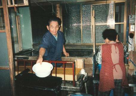 Mr. Fukunishi and his wife making paper