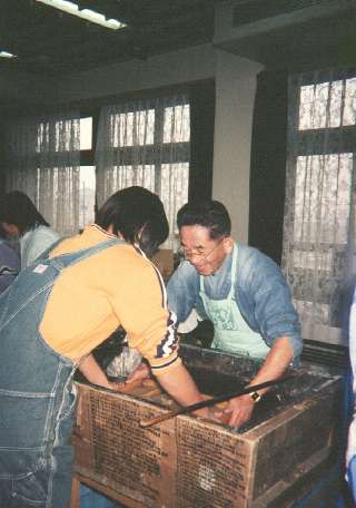 Mr. Fukunishi teaches papermaking